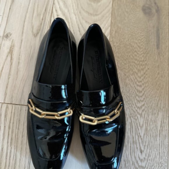 Burberry Chillcotpatent Leather Loafers with Gold Chain - Picture 4 of 6